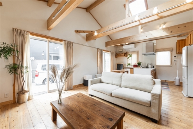 おしゃれなリビングとキッチン