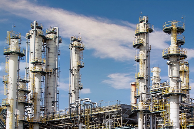 石油精製工場の外観