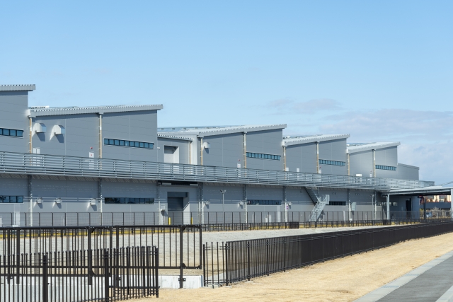 大きな工場の外観