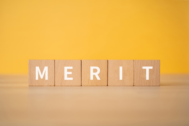 MERITと書かれたブロック